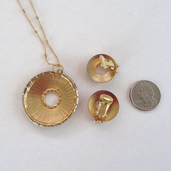 Vintage red rhinestone circle wreath pendant & clip on earring set - Picture 9 of 9